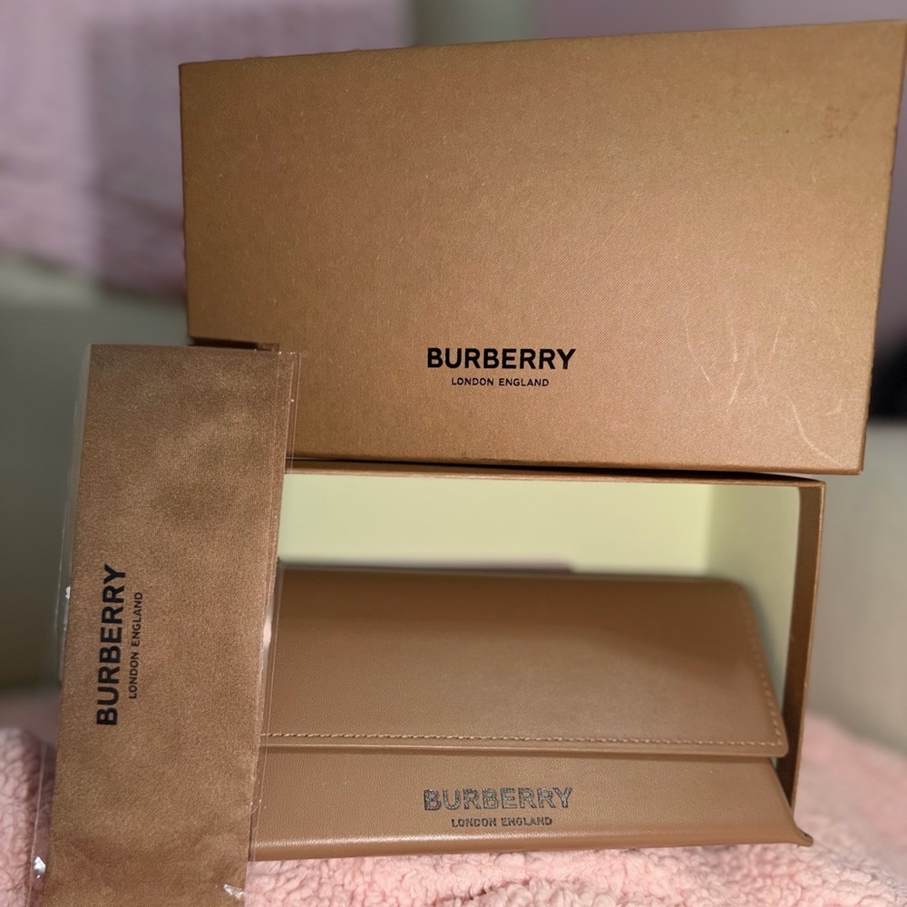 New Burberry Tortoiseshell Rectangular Sunglasses… - image 4